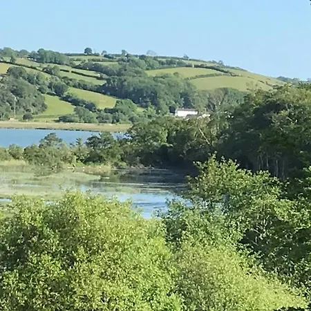 Spacious Bungalow With Estuary Views Near Llansteffan Carmarthen Exterior photo