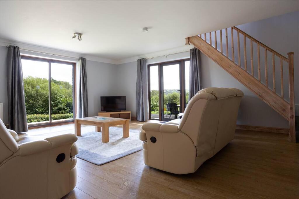 Spacious With Estuary Views Near Llansteffan Holiday home *