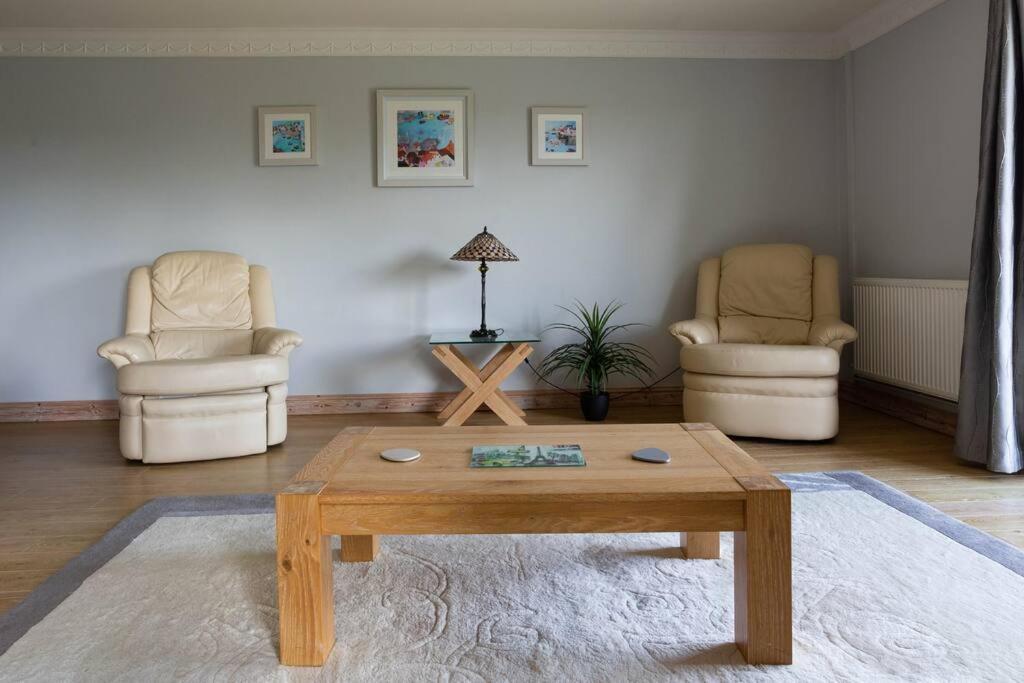 Spacious With Estuary Views Near Llansteffan *
