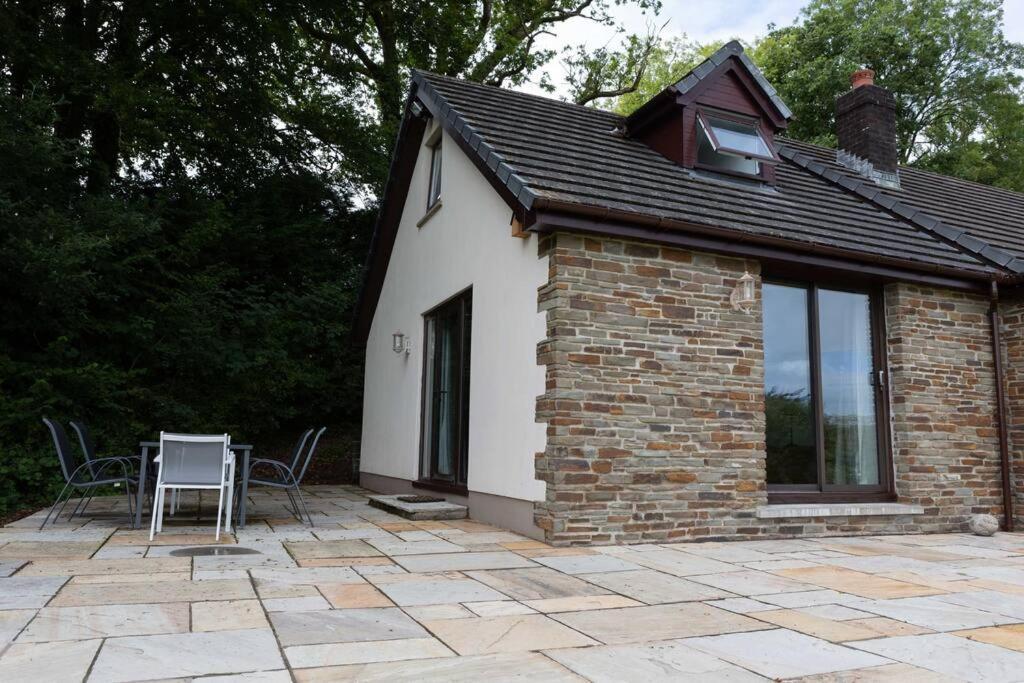 Spacious With Estuary Views Near Llansteffan