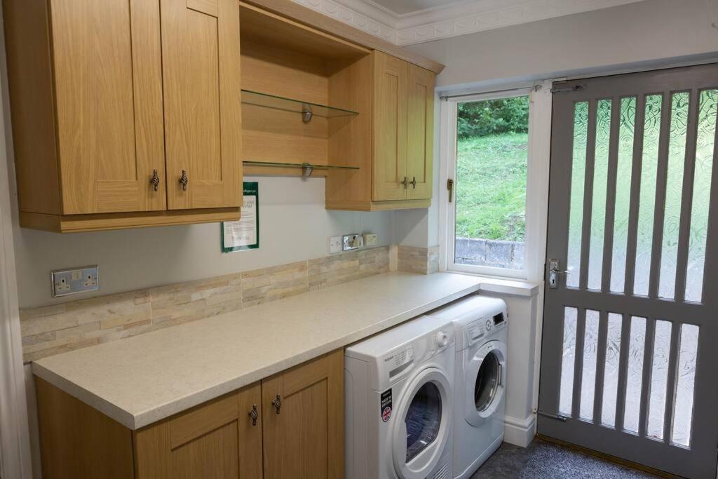 Spacious With Estuary Views Near Llansteffan Carmarthen