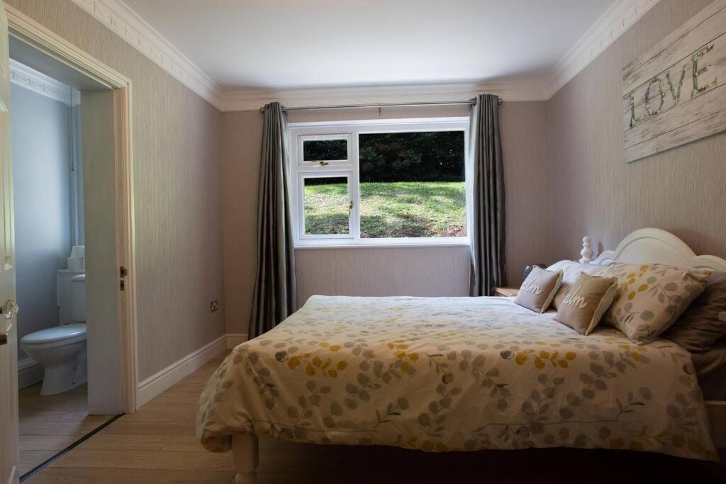 Holiday home Spacious With Estuary Views Near Llansteffan *